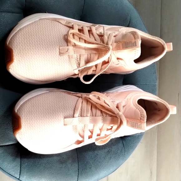 Shoes - Picture 1 of 7